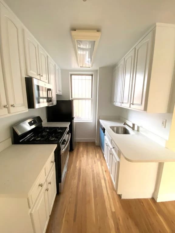 57 Sip Avenue, photo 2