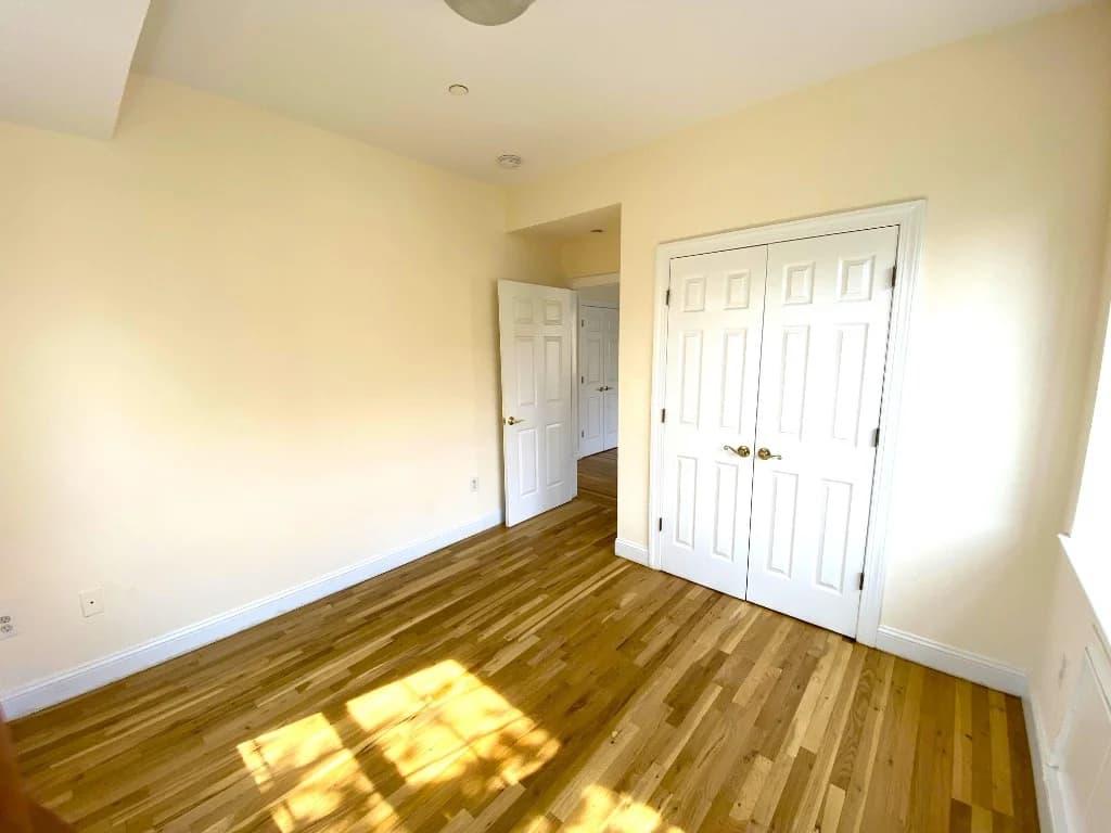 55 Skillman Avenue, photo 5