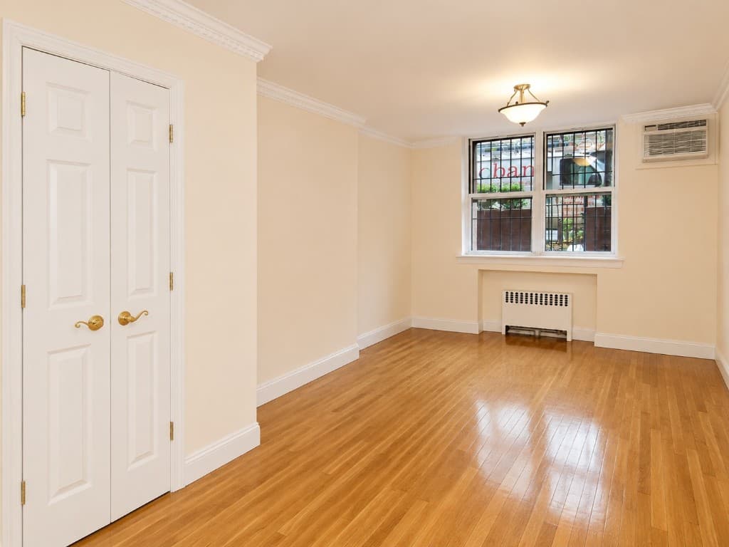 307 West 83rd Street, photo 4