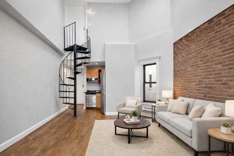 209 East 25th Street, photo 2