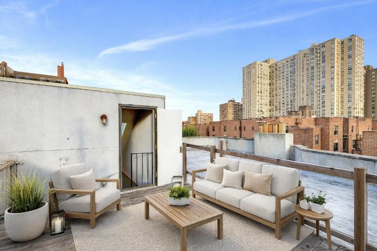 209 East 25th Street, photo 3