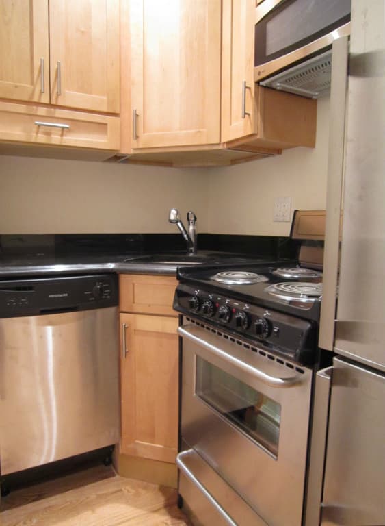 560 Hudson Street, photo 4