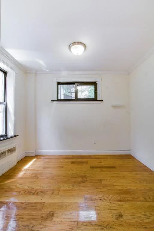 233 E 29th St, photo 2