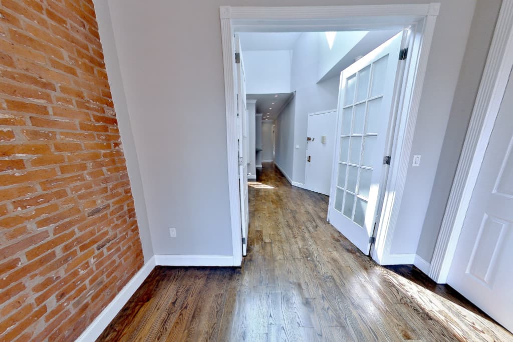206 E 83rd St, photo 4