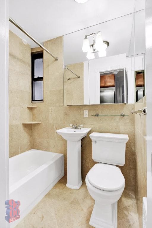 326 East 35th Street, photo 3