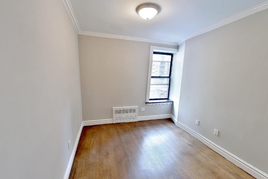 1373 First Avenue, photo 2