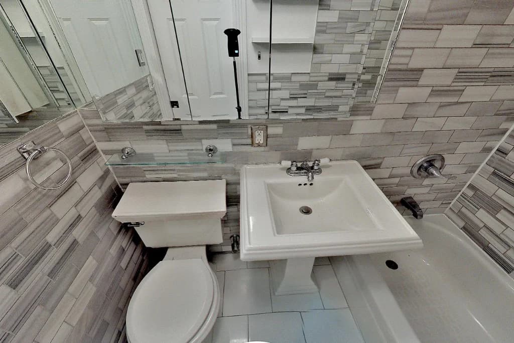 1373 First Avenue, photo 4