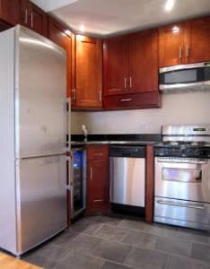 444 W 52nd St, photo 3