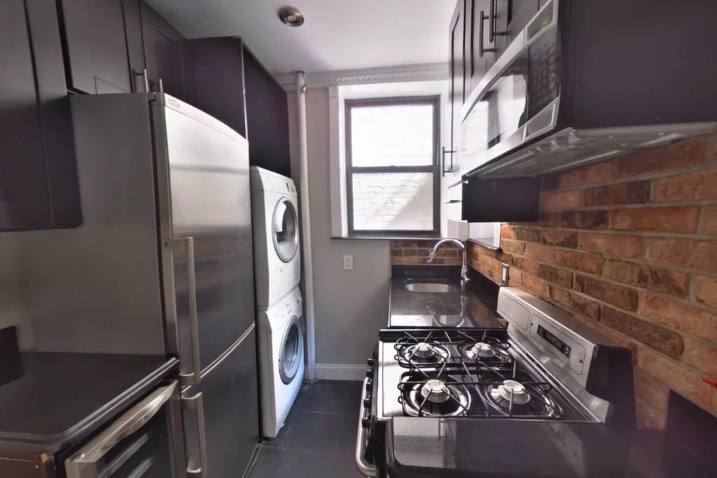 221 East 23rd Street, photo 5