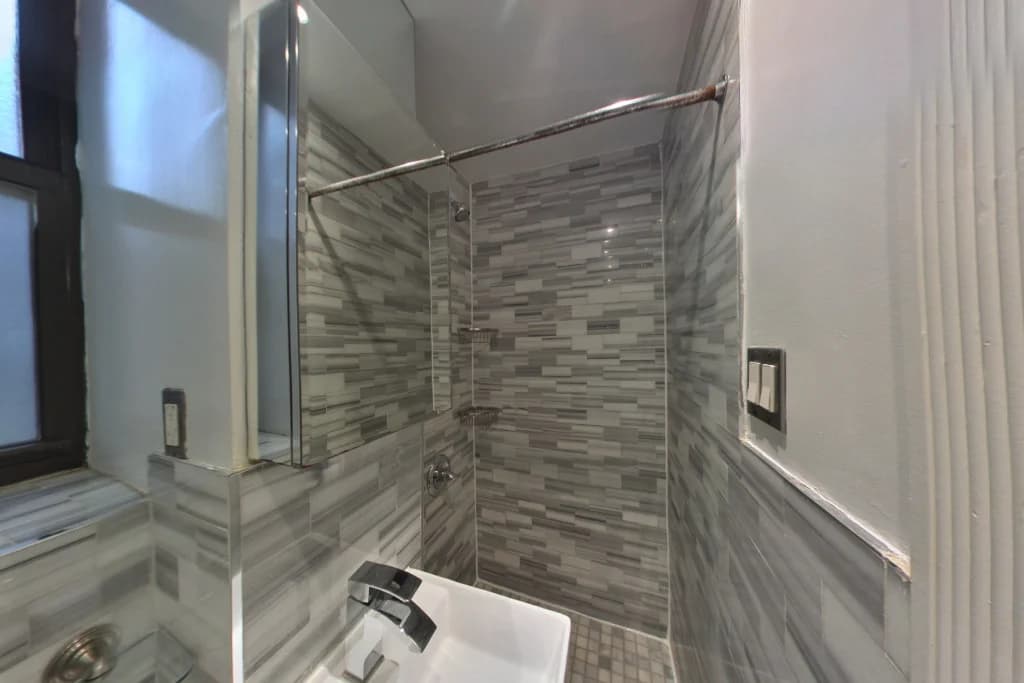 221 East 23rd Street, photo 4
