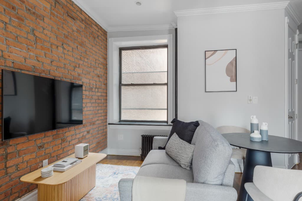 330 East 35th Street, photo 3
