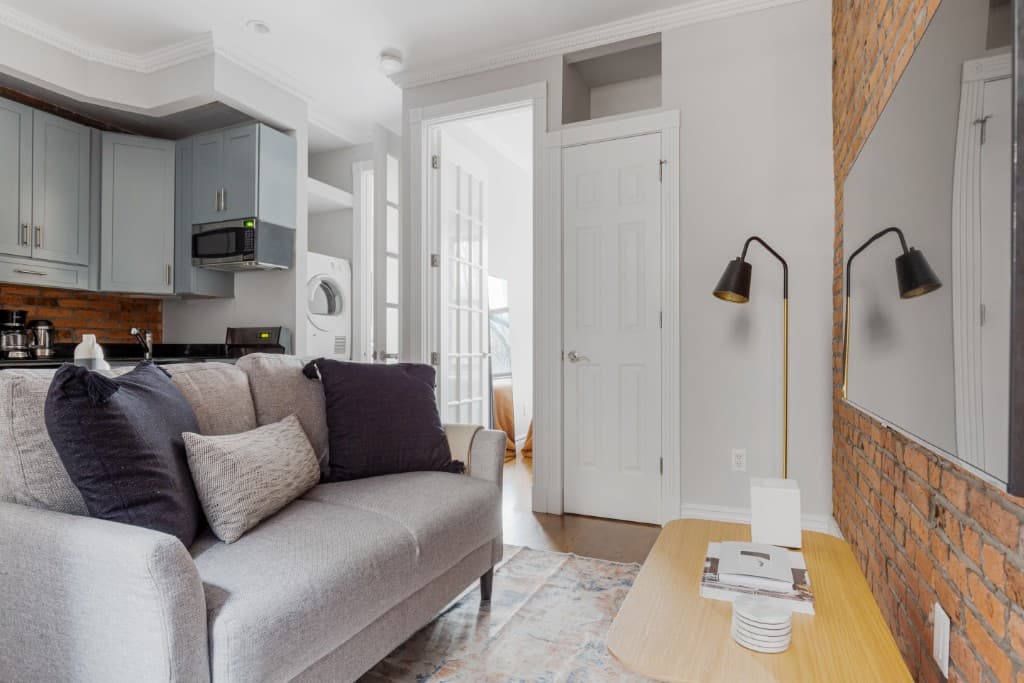 330 East 35th Street, photo 2