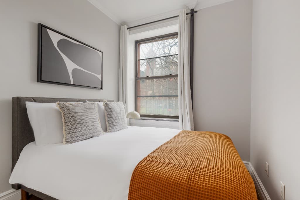 330 East 35th Street, photo 5