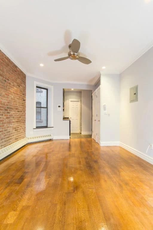 219 East 28th Street, photo 2