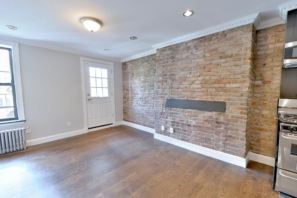208 First Avenue, photo 2