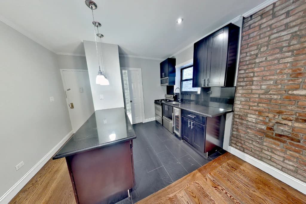 436 West 52nd Street, photo 4
