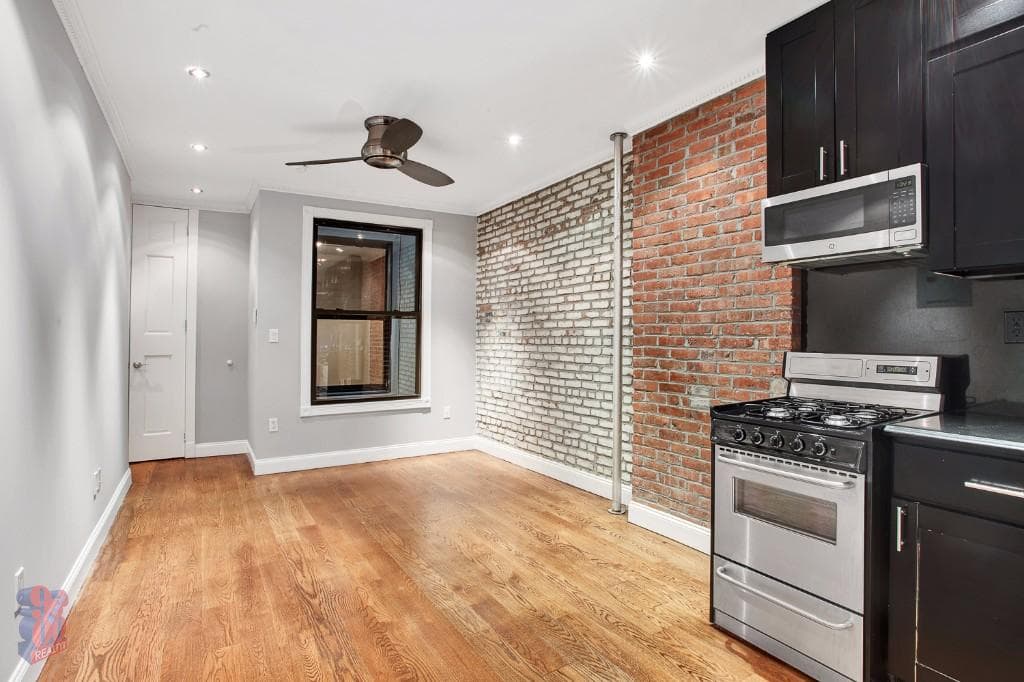 3 Bed apartment at 436 West 52nd Street, Unit 7C, Hell's Kitchen, photo 1 of 8