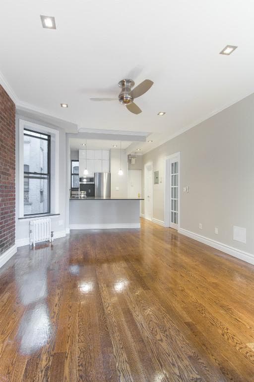 252 Mott St