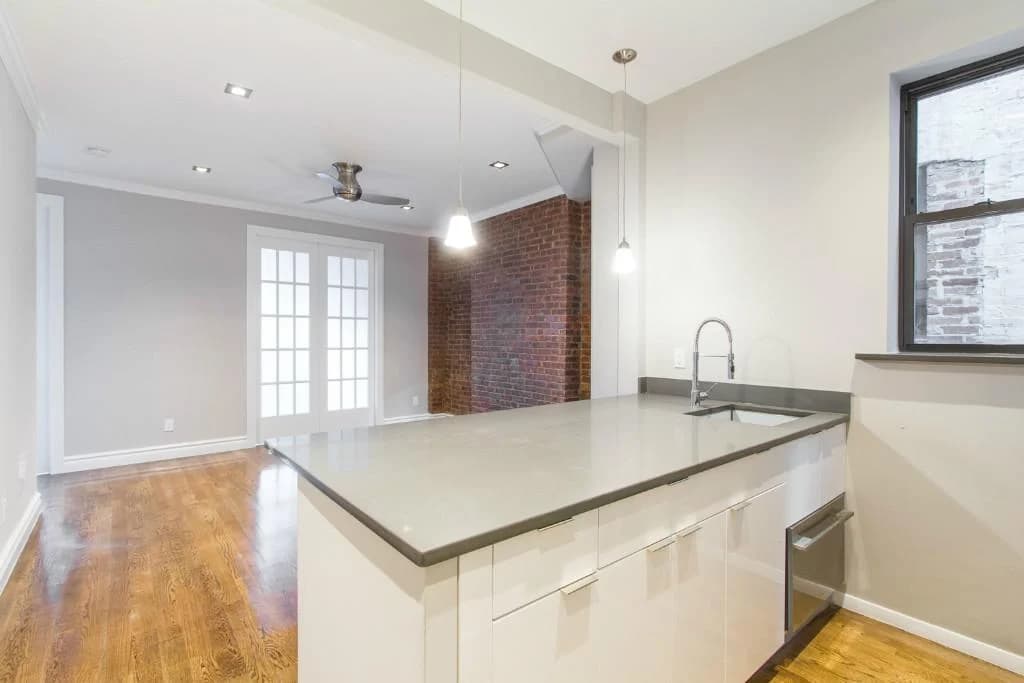 252 Mott St, photo 5