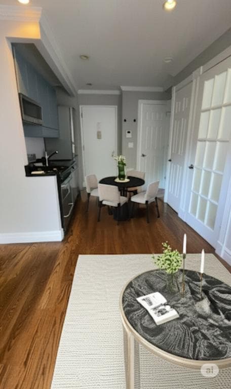 422 East 9th Street, photo 3