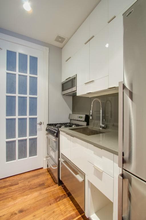 221 East 11th Street, photo 4