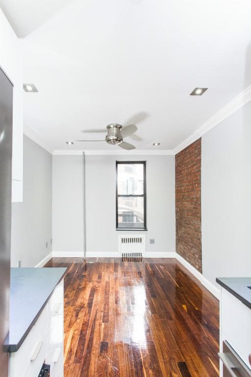 250 E 50th St, photo 2
