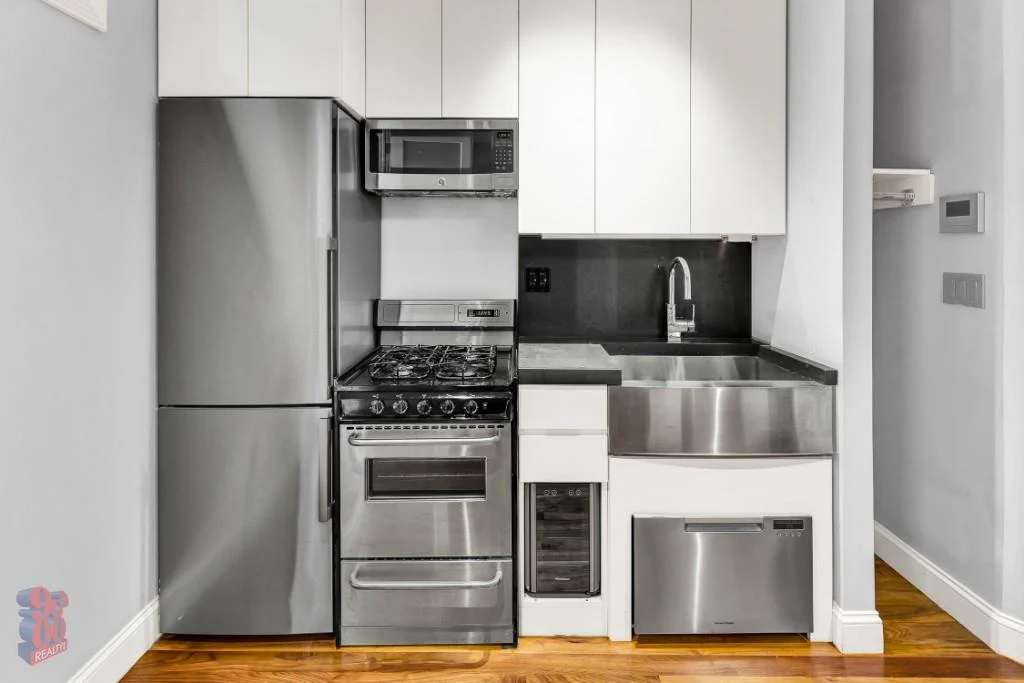 16 East 116th Street, photo 2