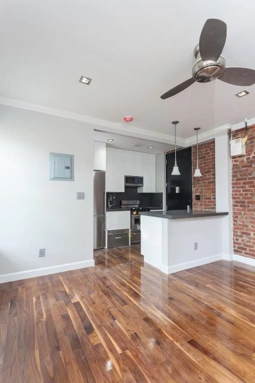 2100 Second Avenue, photo 3
