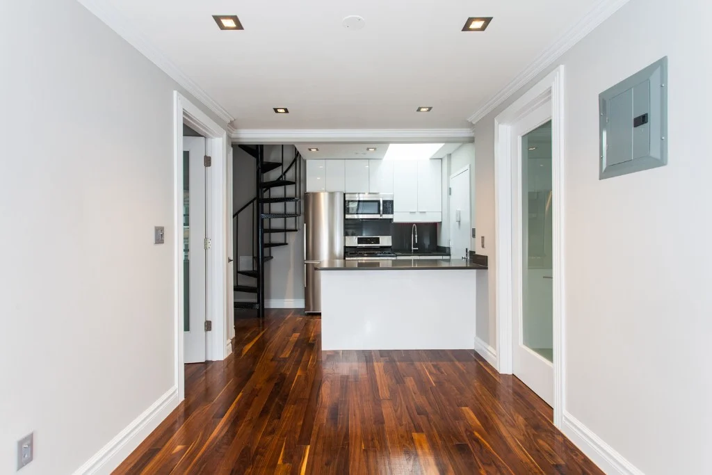 218 AVE A, photo 5
