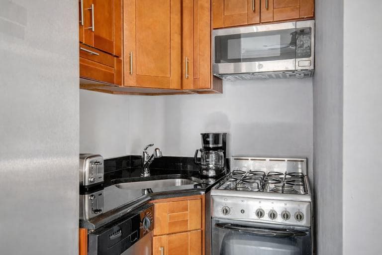229 1st Ave, photo 5