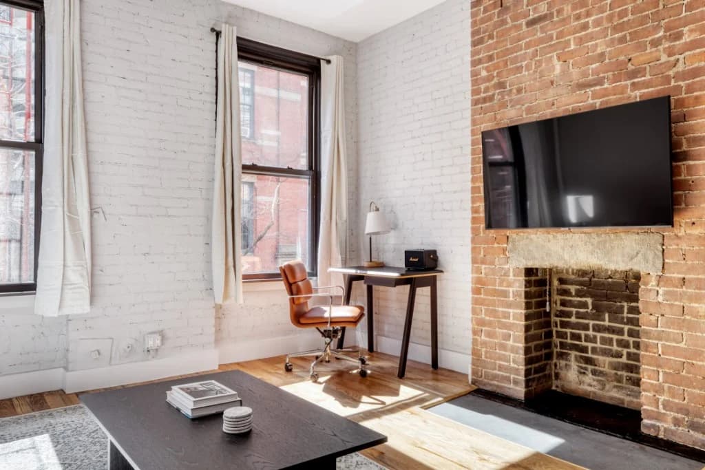 273 W 10th St, photo 3