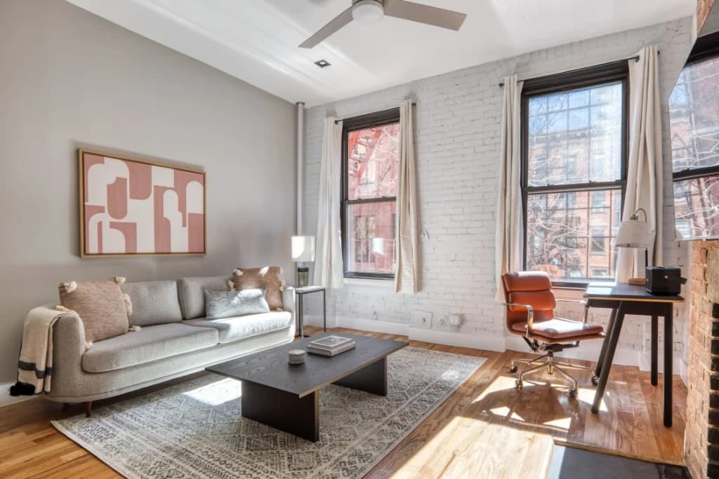 273 W 10th St, photo 2