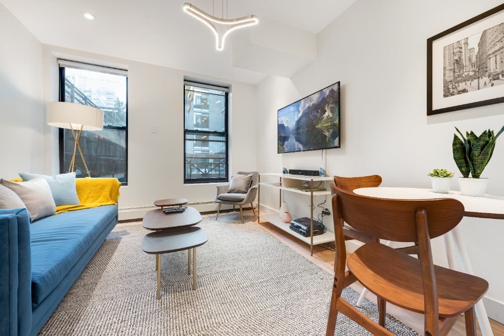 2 bed apartment at 205 Tenth Avenue, Unit 5N, Chelsea, photo 2 of 6