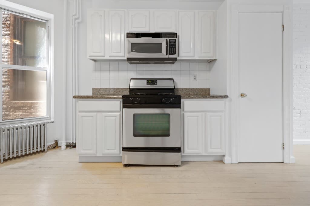 3 bed apartment at 552 Broome Street, Unit 2B, Hudson Square, photo 2 of 8