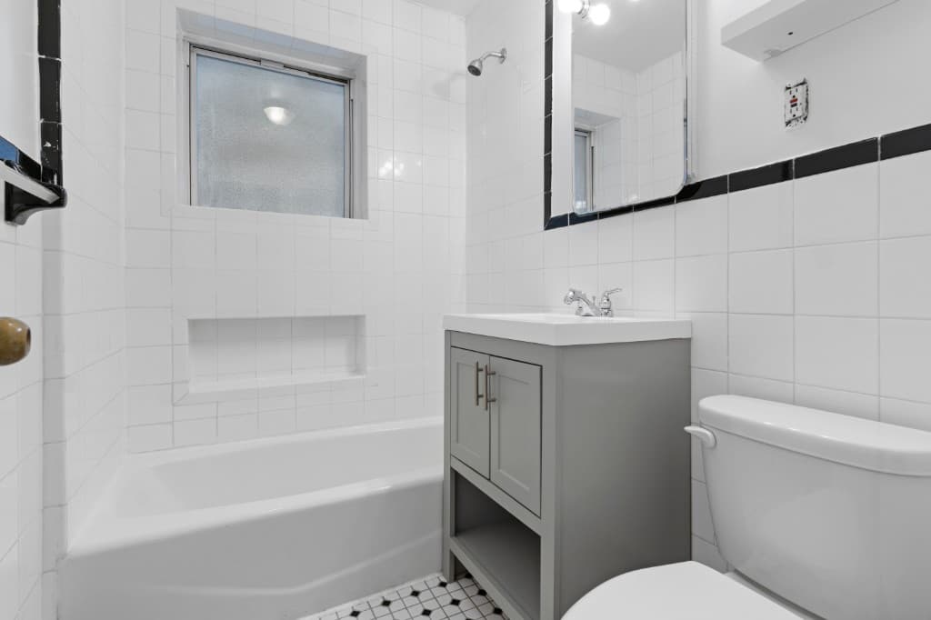 3 bed apartment at 552 Broome Street, Unit 2B, Hudson Square, photo 8 of 8