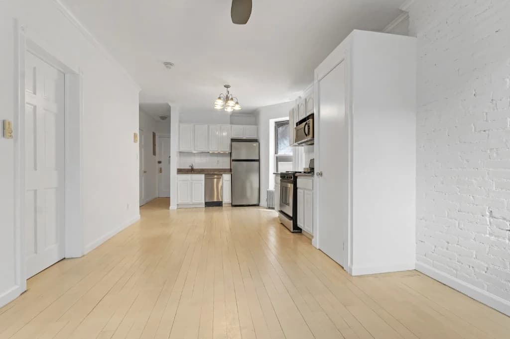3 bed apartment at 552 Broome Street, Unit 2B, Hudson Square, photo 3 of 8