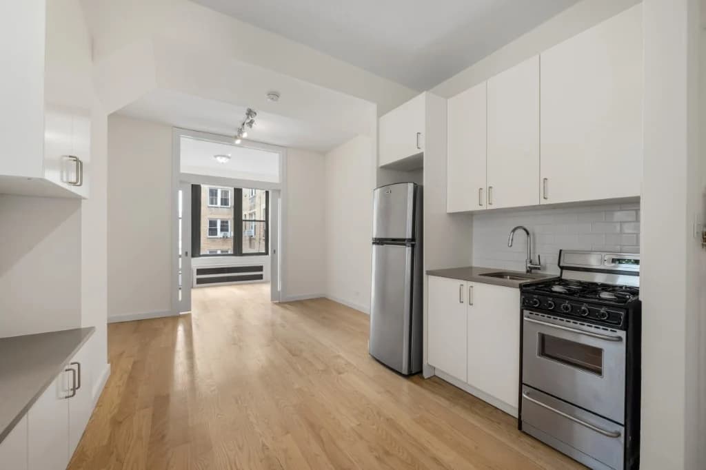1 bed apartment at 308 West 82nd Street, Unit 9B, Upper West Side, photo 1 of 6