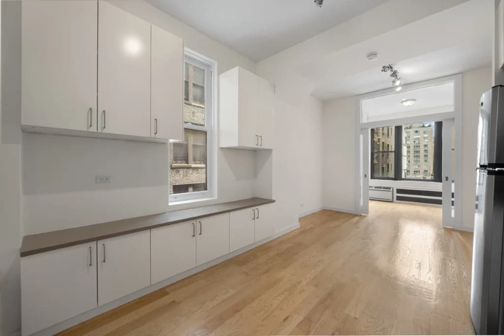 1 bed apartment at 308 West 82nd Street, Unit 9B, Upper West Side, photo 2 of 6