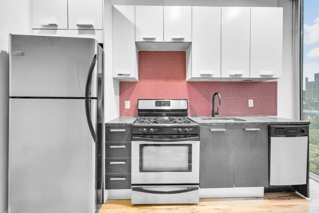 Studio apartment at 185 South 4th Street, Unit 5D, Williamsburg, photo 2 of 10