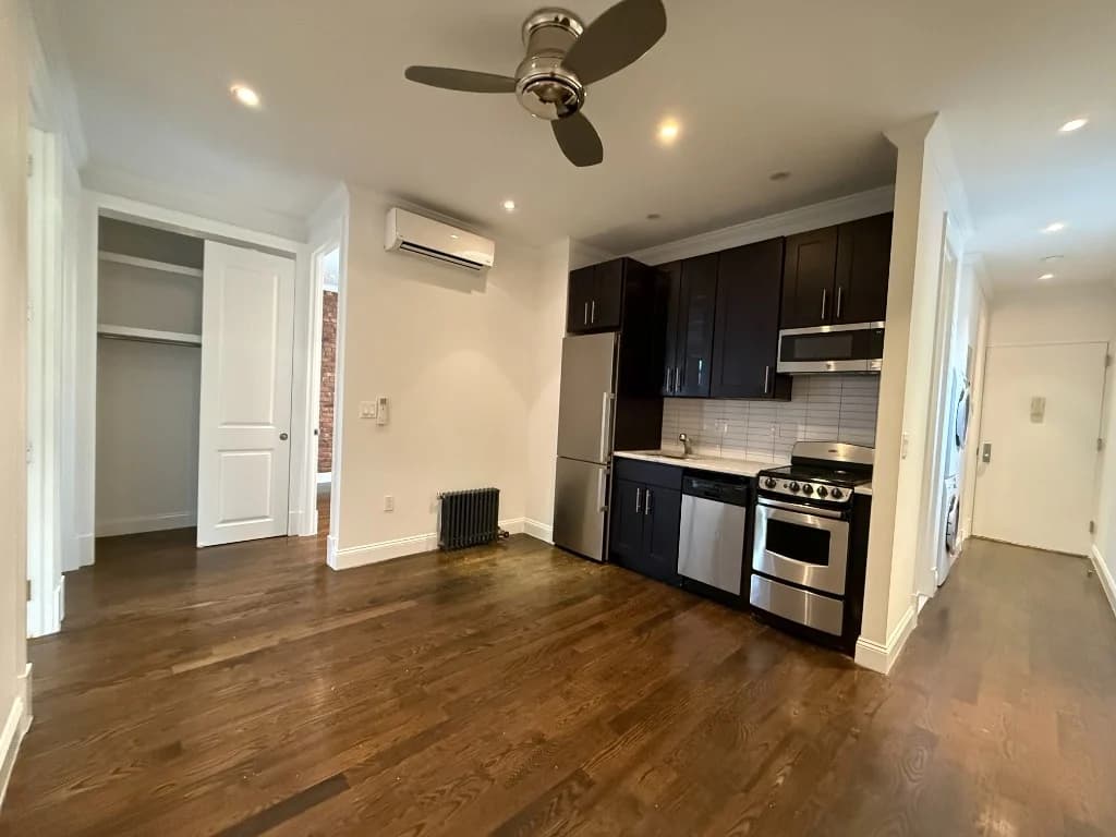 4 bed apartment at 358 11th Street, Unit 3, Park Slope, photo 2 of 9