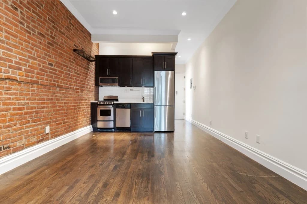 1 bed apartment at 42 Sidney Place, Unit 8, Brooklyn Heights, photo 1 of 6