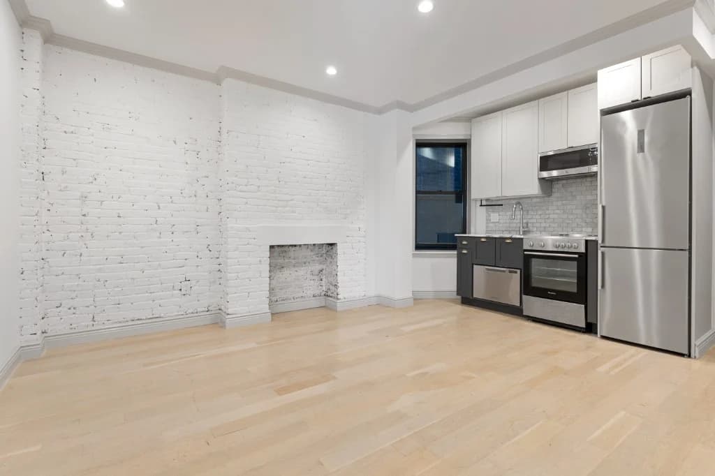 4 bed apartment at 47 Clinton Street, Unit 7, Lower East Side, photo 1 of 8