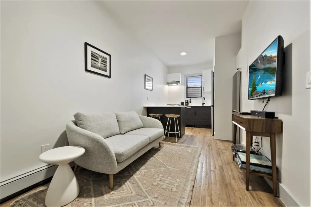 1 bed apartment at 68 North 8th St., Unit 2RR, Williamsburg, photo 2 of 7