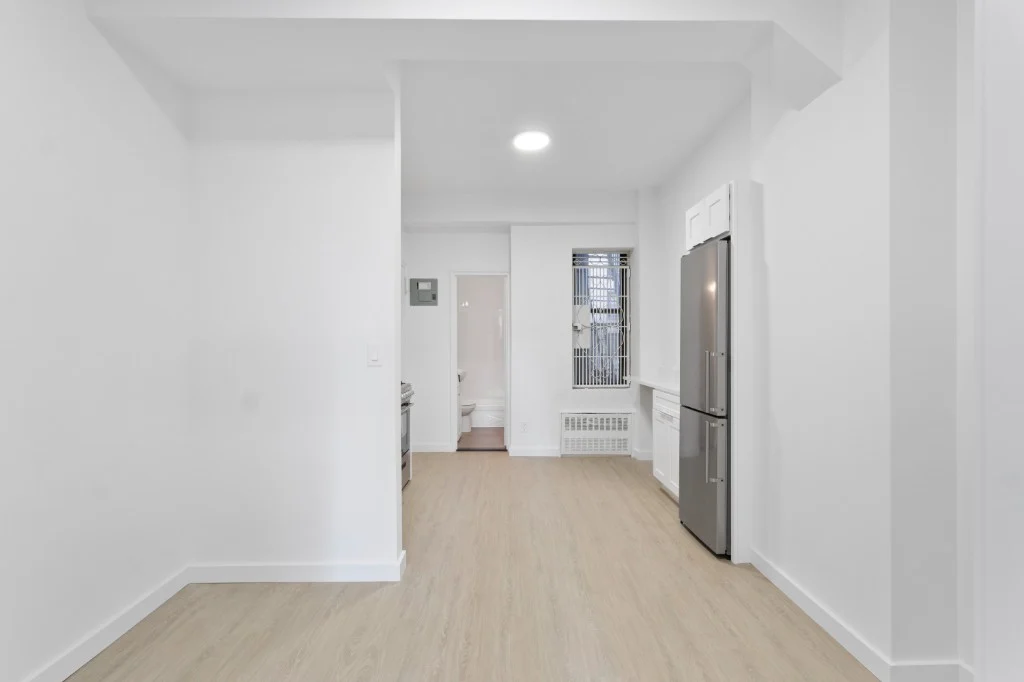 308 West 82nd Street, photo 3