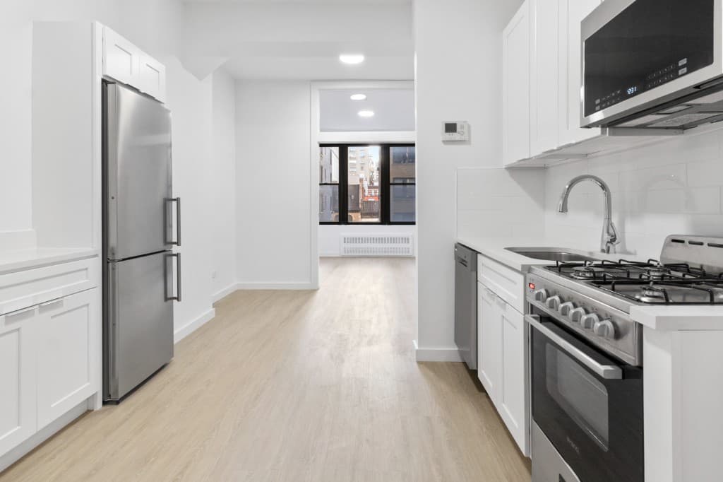 308 West 82nd Street, photo 4