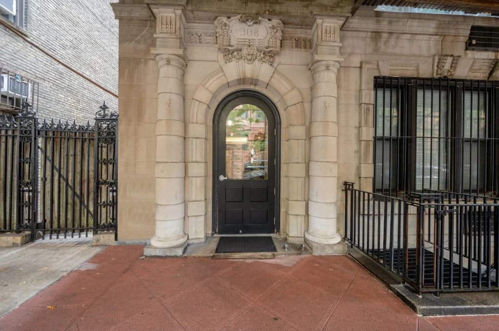1 bed apartment at 308 West 82nd Street, Unit 9C, Upper West Side, photo 7 of 8