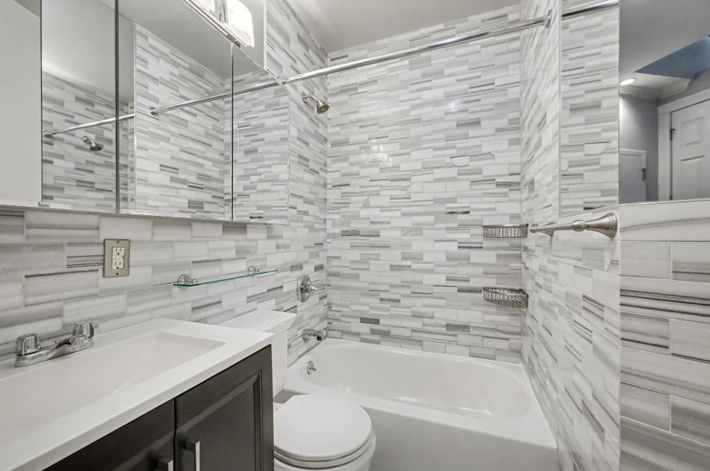 4 bed apartment at 424 West 51st Street, Unit 2, Hell's Kitchen, photo 12 of 14
