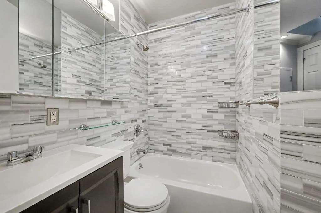 4 bed apartment at 420 W 51st ST, Unit 5, Hell's Kitchen, photo 11 of 12