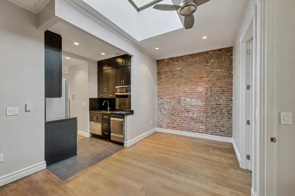 420 W 51st ST, photo 4