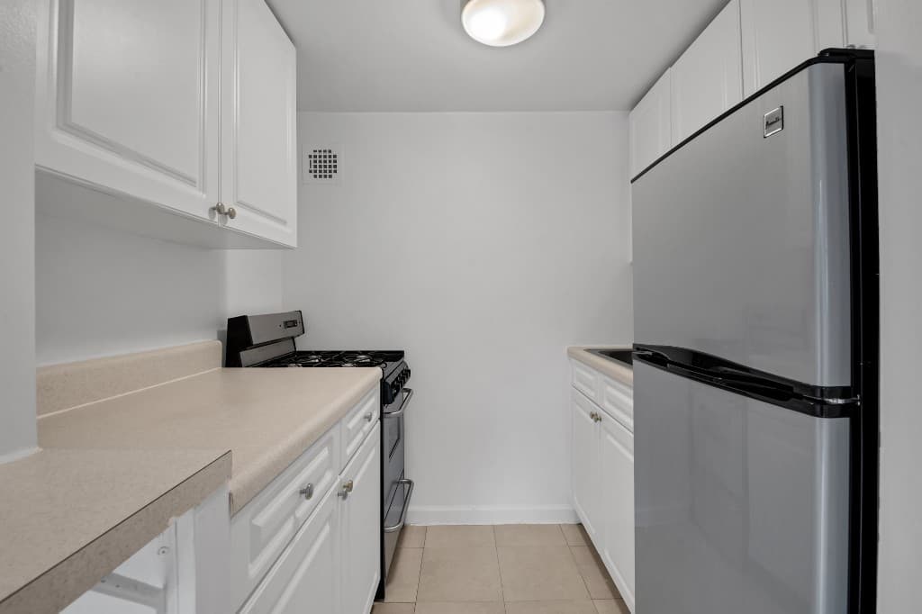 2 bed apartment at 220 East 22nd Street, Unit 6A, Gramercy Park, photo 1 of 15